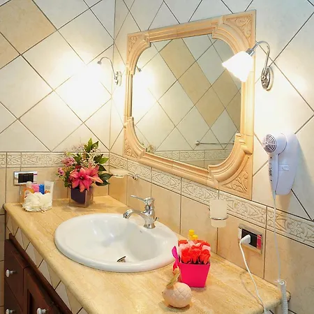Апартаменти Antico Vicolo House *